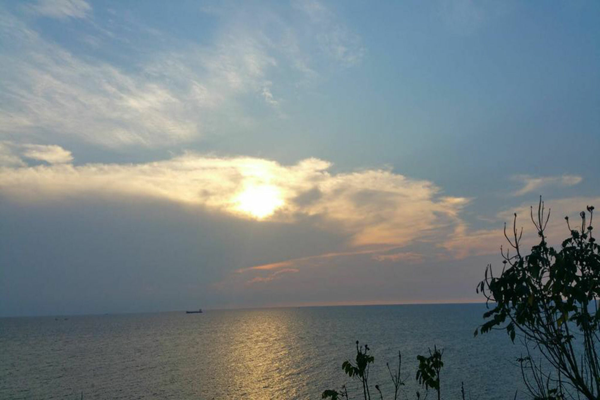 Ocean View Resort - Koh Sichang Bagian luar foto