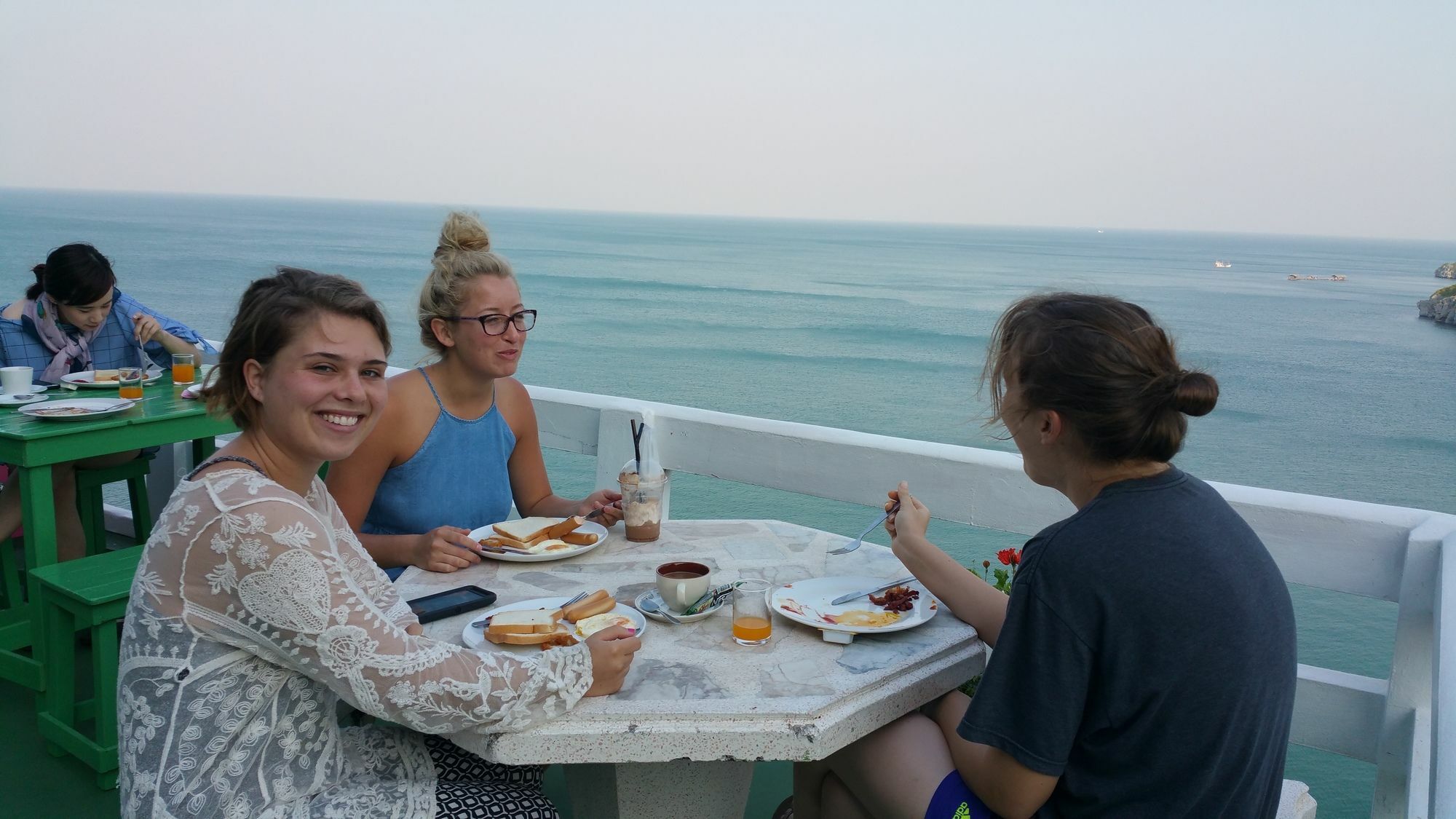 Ocean View Resort - Koh Sichang Bagian luar foto
